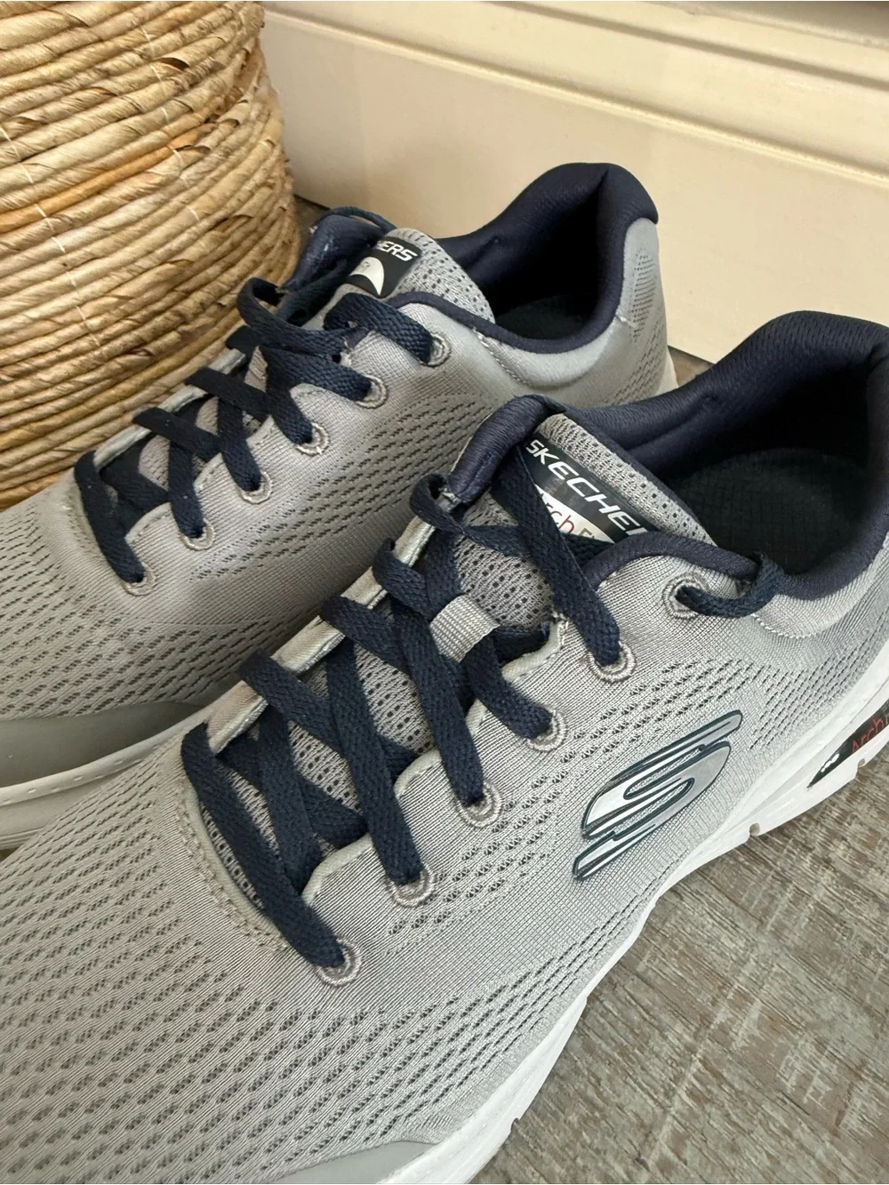 Skechers Arch Fit sneakers sz10